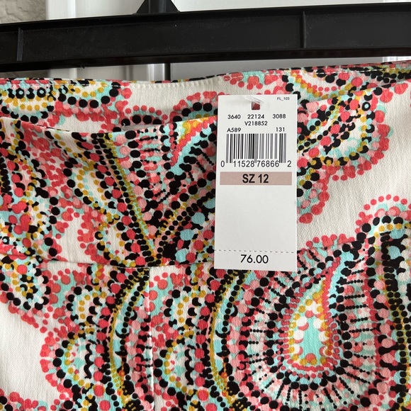 Spring colored paisley capris - Picture 2 of 6